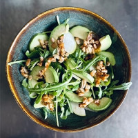 Rocket, pear & walnut salad- Recipe