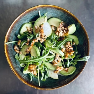 Rocket, pear & walnut salad- Recipe